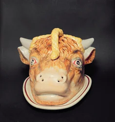 Staffordshire-Käseplatte in Form eines Kuhkopfes, ca. 1850